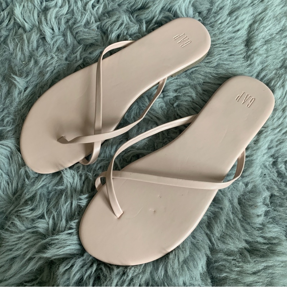 Women’s 9 GAP Pale Pink Cream Strappy Toe Loop Flat Summer Sandals